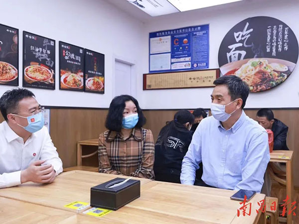 红军书记来到这家店，点了一碗面